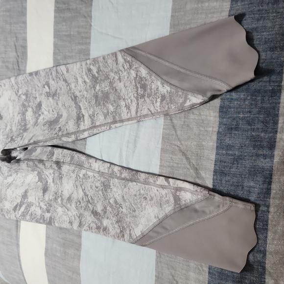 Lululemon - Picture 4 of 5